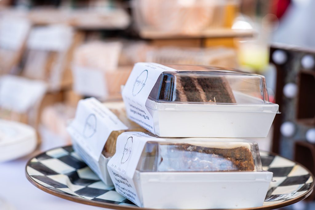 slices of cake in to go boxes
