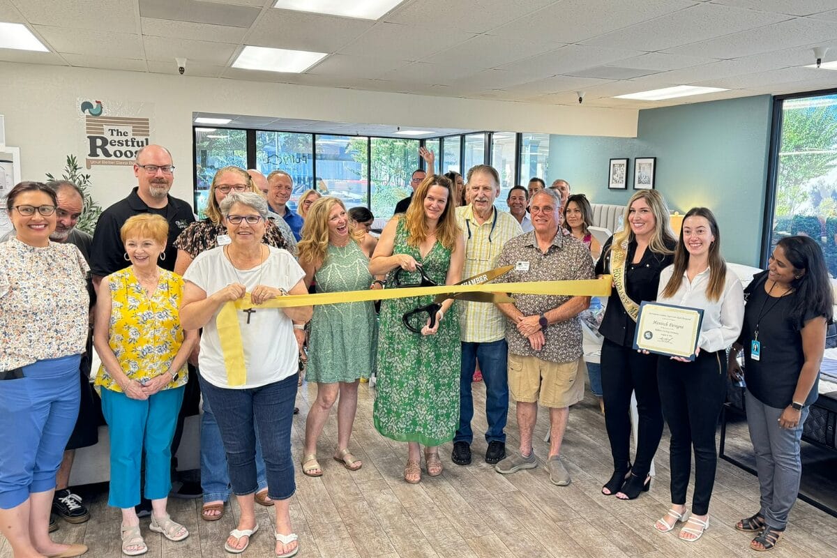 ribbon cutting in Fair Oaks business